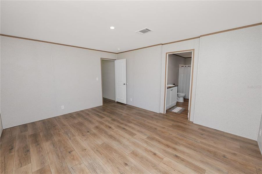 Spacious, unfurnished interior of a new home in , Lakeland (Image 51).