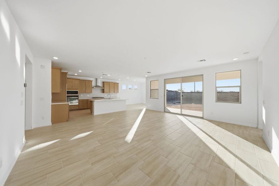 Spacious, unfurnished interior of a new home in Tierra Vistoso, Surprise (Image 7).
