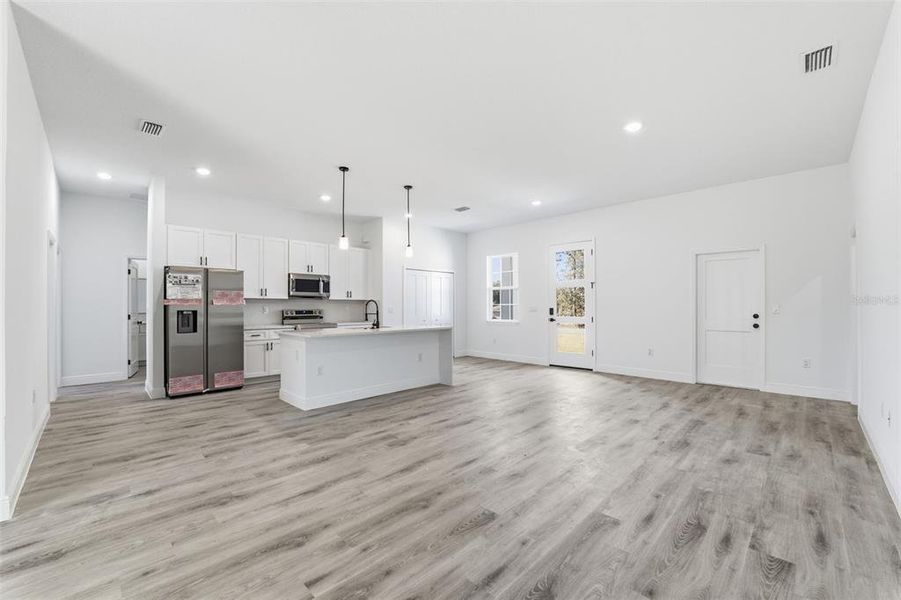 Spacious, unfurnished interior of a new home in , Ocala (Image 22).