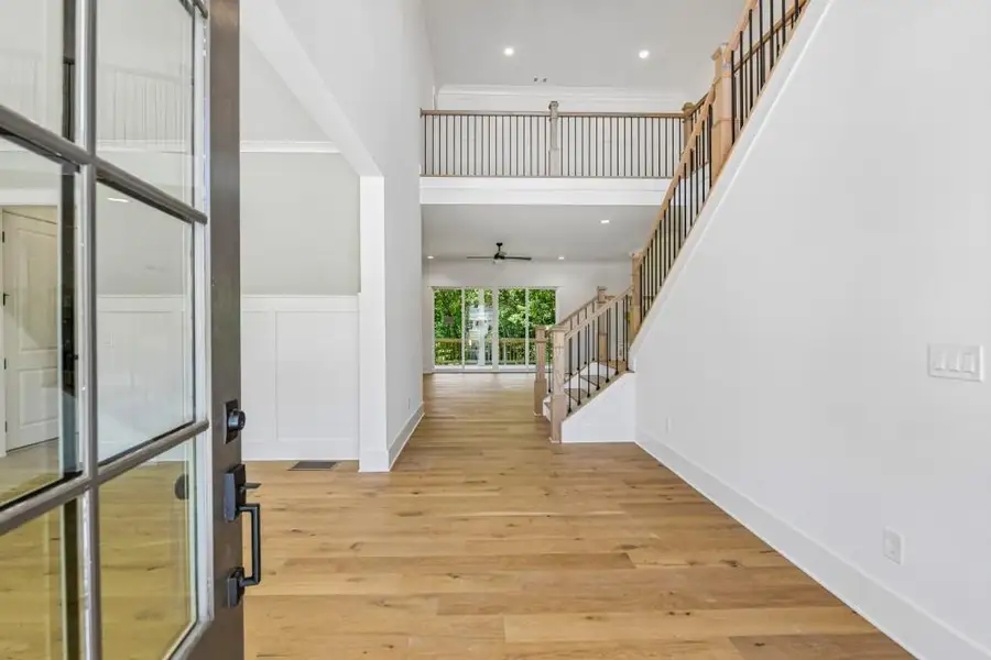 Spacious, unfurnished interior of a new home in White Post on Lake Lanier, Gainesville (Image 21). Spacious, unfurnished interior of a new home in White Post on Lake Lanier, Gainesville (Image 21).