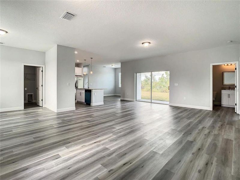 Spacious, unfurnished interior of a new home in , Port Charlotte (Image 11).