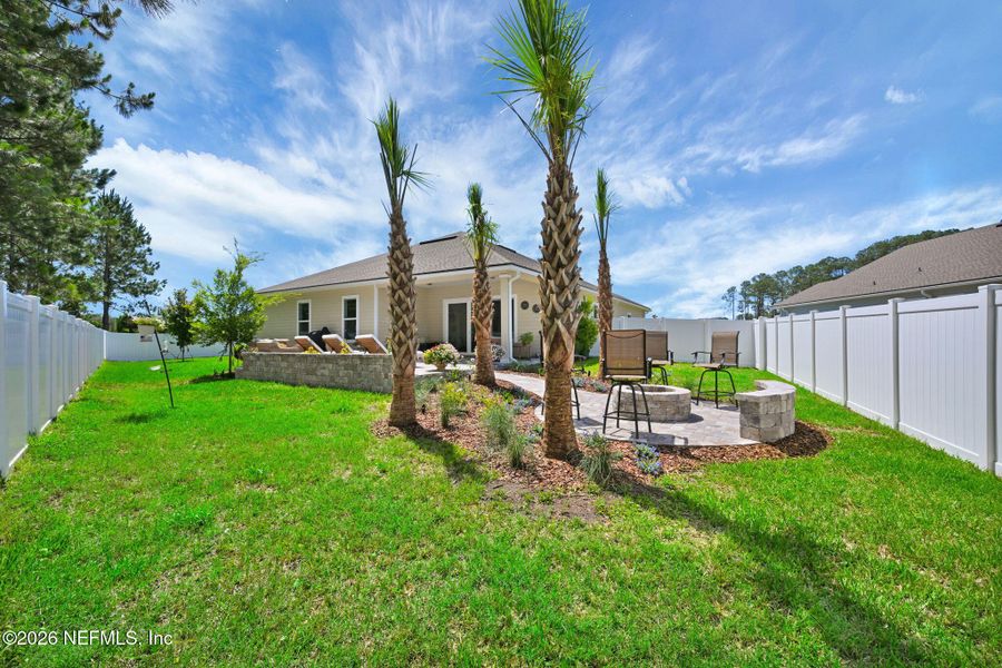 Exterior details and patio area of a home in , Yulee (Image 32).