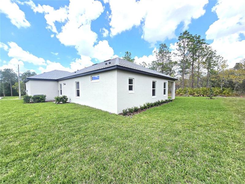 Exterior details and patio area of a home in , Homosassa (Image 39).
