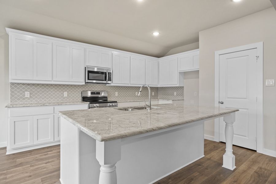 Representative furnished interior of a home built from the Waterford III by Cheldan Homes in Stoneview, Glen Rose (Image 8).