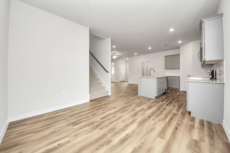Spacious, unfurnished interior of a new home in The Enclave at Spring Branch, Conroe (Image 19).