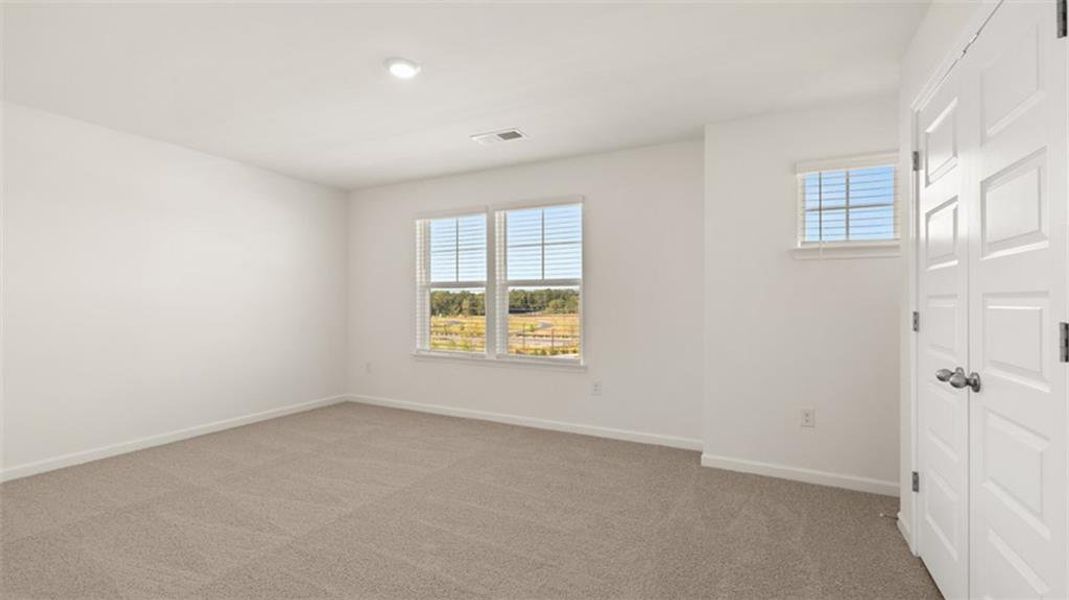 Spacious, unfurnished interior of a new home in Westland, Bogart (Image 18).