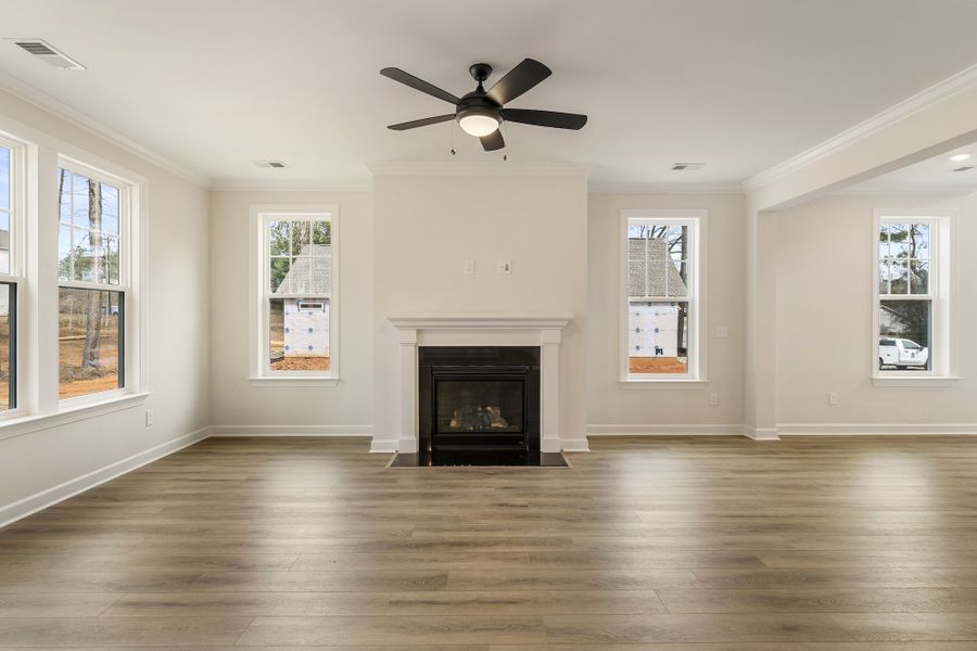 Spacious, unfurnished interior of a new home in Landing at Pine Lake, Anderson (Image 19).