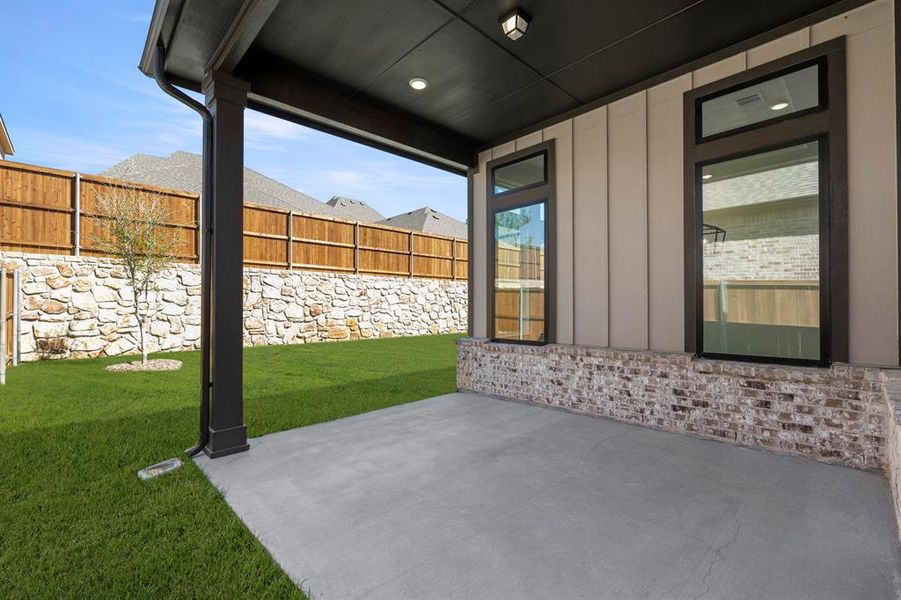 25. 7112 Bergamot - Patio