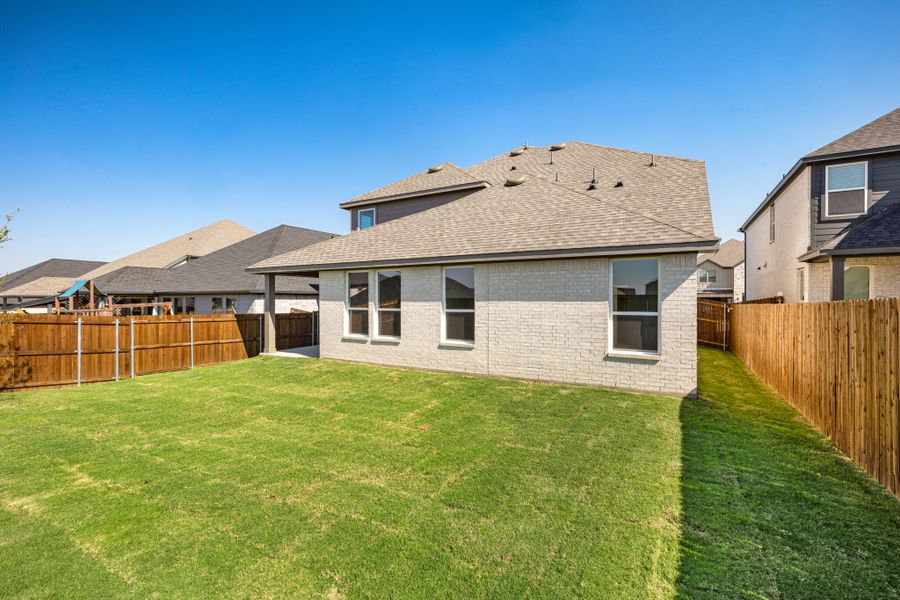 Exterior details and patio area of a home in Elevon, Lavon (Image 23).