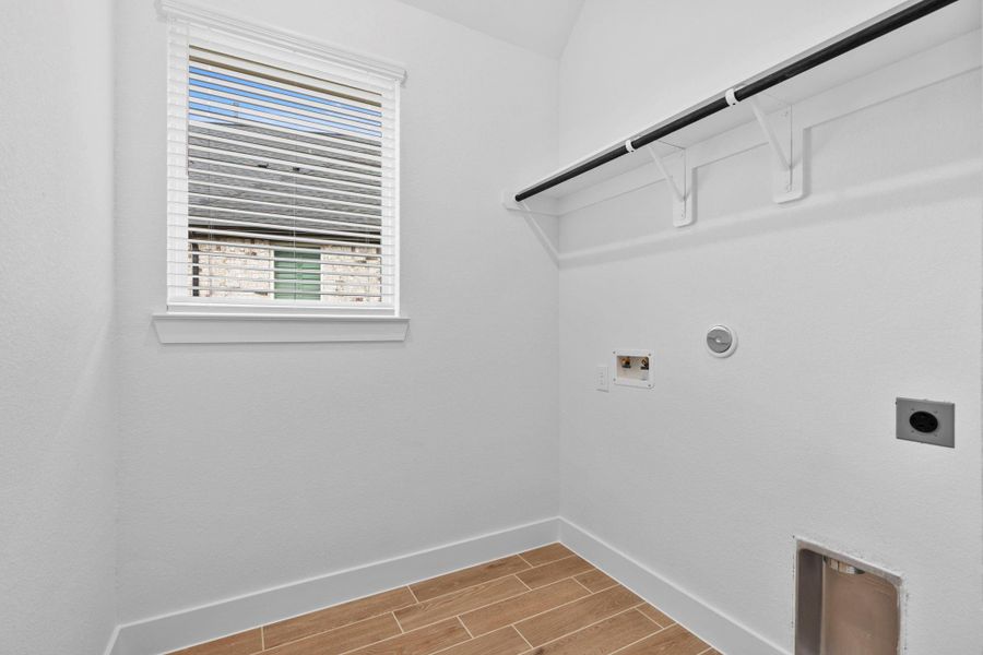 Spacious, unfurnished interior of a new home in Grange, Katy (Image 29).