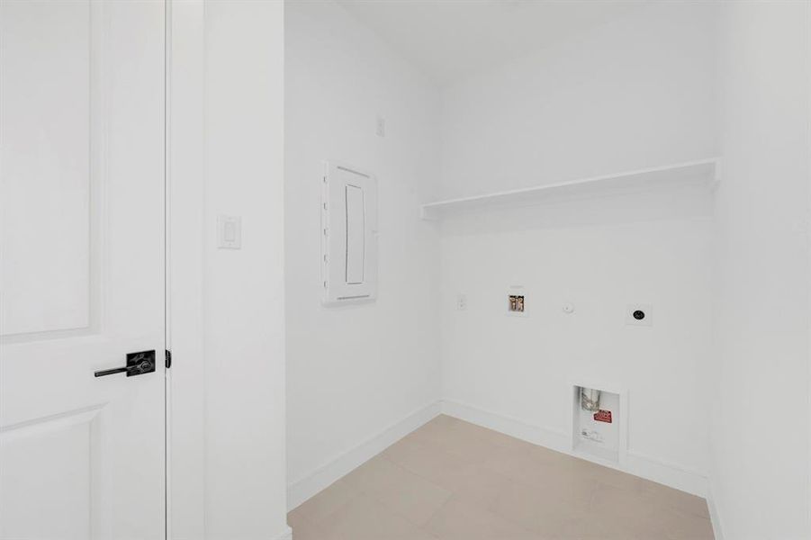Spacious, unfurnished interior of a new home in Heath Golf & Yacht Villas, Heath (Image 28).