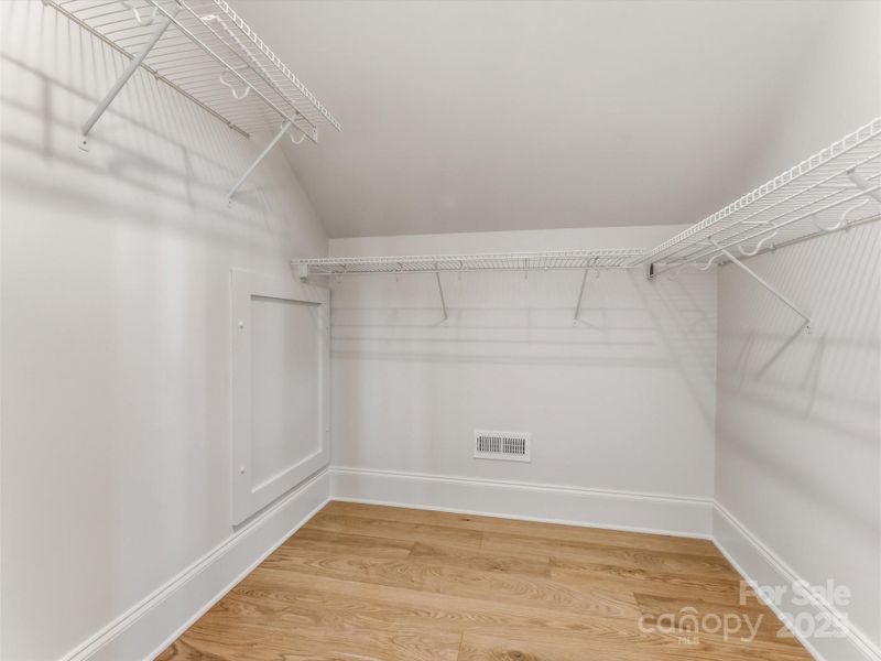 Spacious, unfurnished interior of a new home in , Brevard (Image 18).