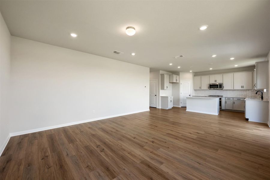 Spacious, unfurnished interior of a new home in Patterson Ranch, Georgetown (Image 31).