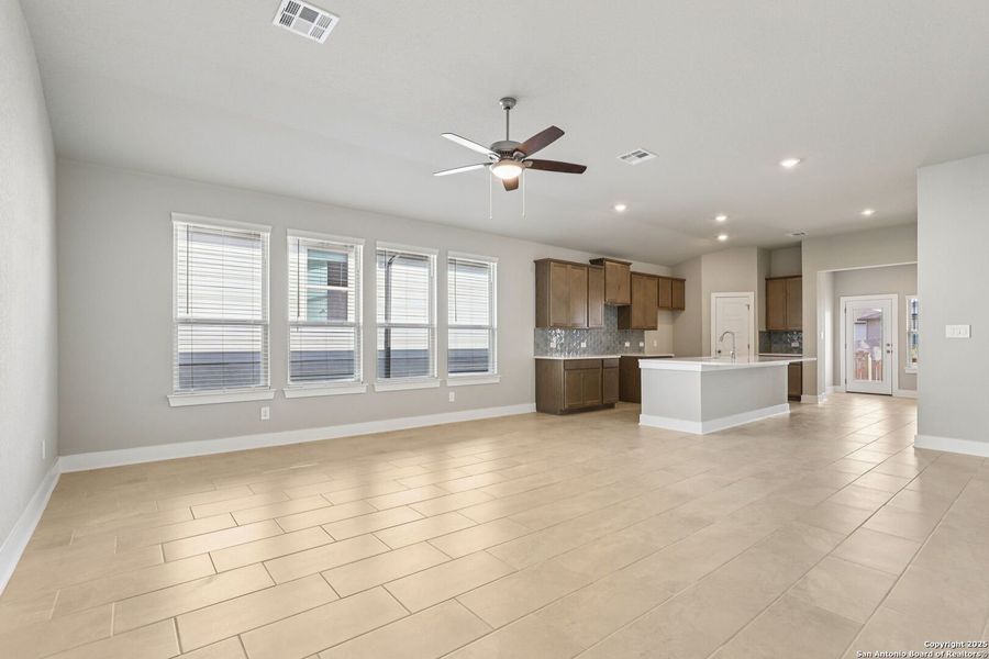 Spacious, unfurnished interior of a new home in Legendary Trails - Premier Series, Cibolo (Image 32).