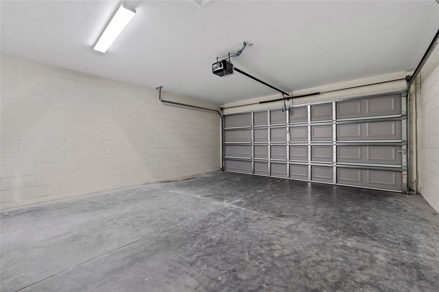 Spacious, unfurnished interior of a new home in , Orange City (Image 35).