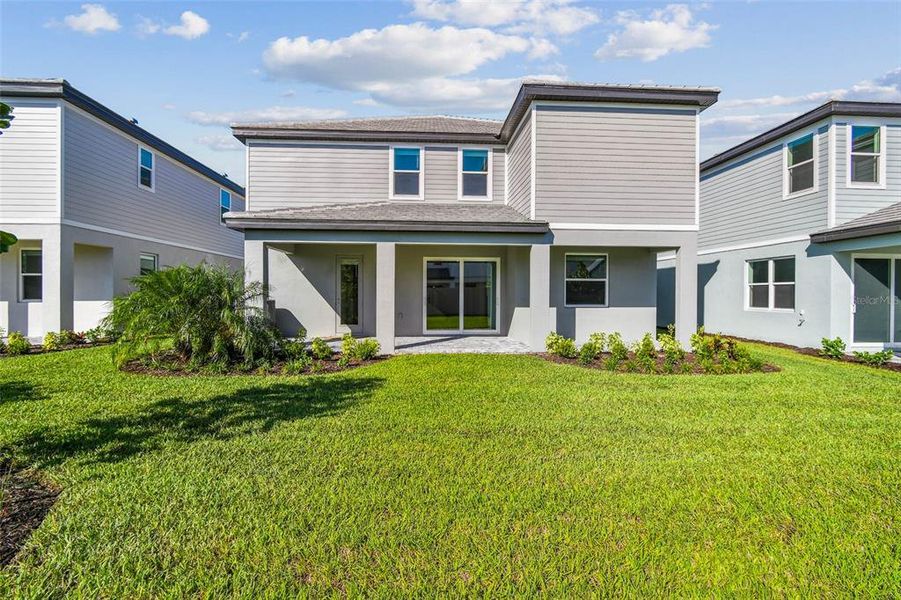 Exterior details and patio area of a home in Hawkstone, Sarasota (Image 3).