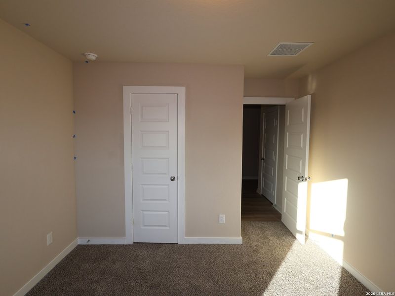 Spacious, unfurnished interior of a new home in Cinco Lakes, San Antonio (Image 30).