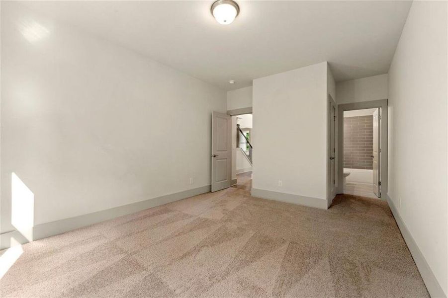 Spacious, unfurnished interior of a new home in Steeplechase, Hoschton (Image 39).