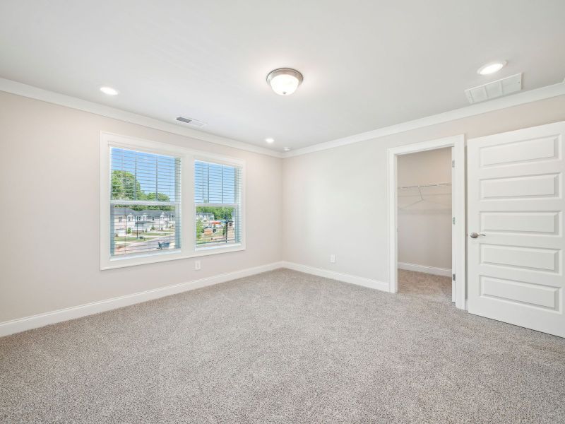 Spacious, unfurnished interior of a new home in Nolen Farm, Gastonia (Image 13).