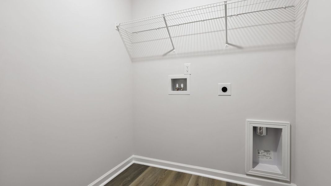 Spacious, unfurnished interior of a new home in Bentley Park, Greenwood (Image 26).