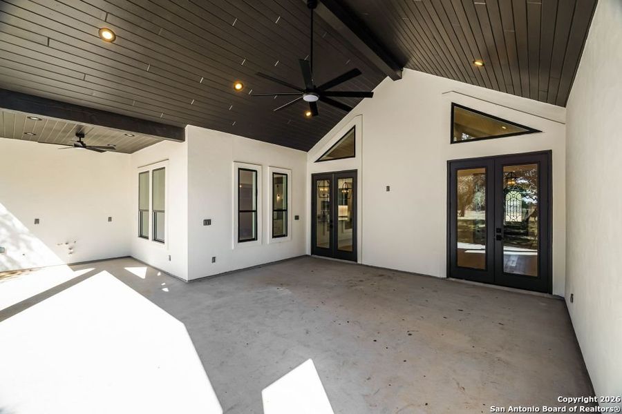 Exterior details and patio area of a home in , New Braunfels (Image 3).