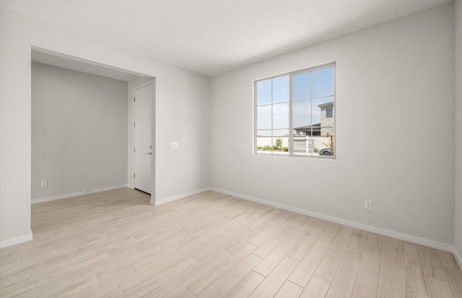 Spacious, unfurnished interior of a new home in Soleo, San Tan Valley (Image 18).