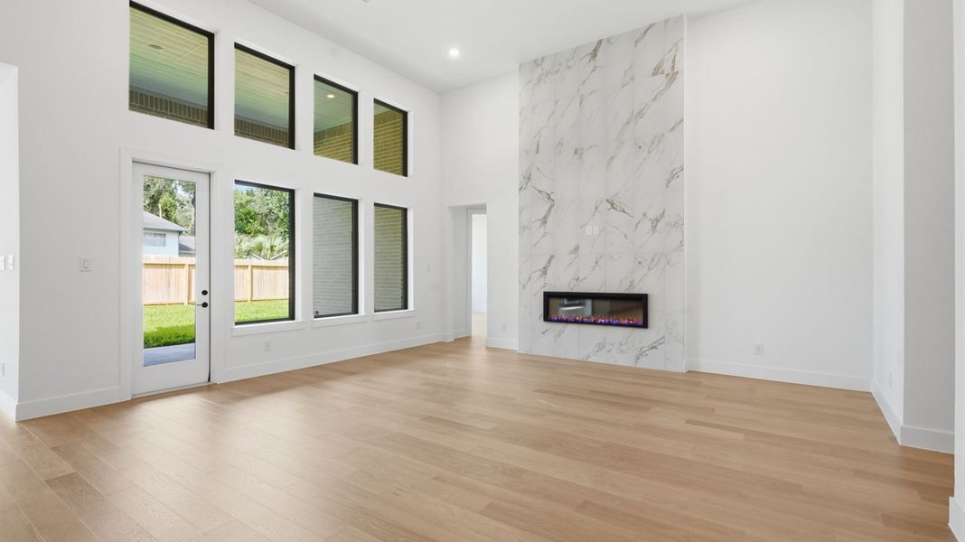 Spacious, unfurnished interior of a new home in Friendswood Trails 70' Homesites, Friendswood (Image 9).