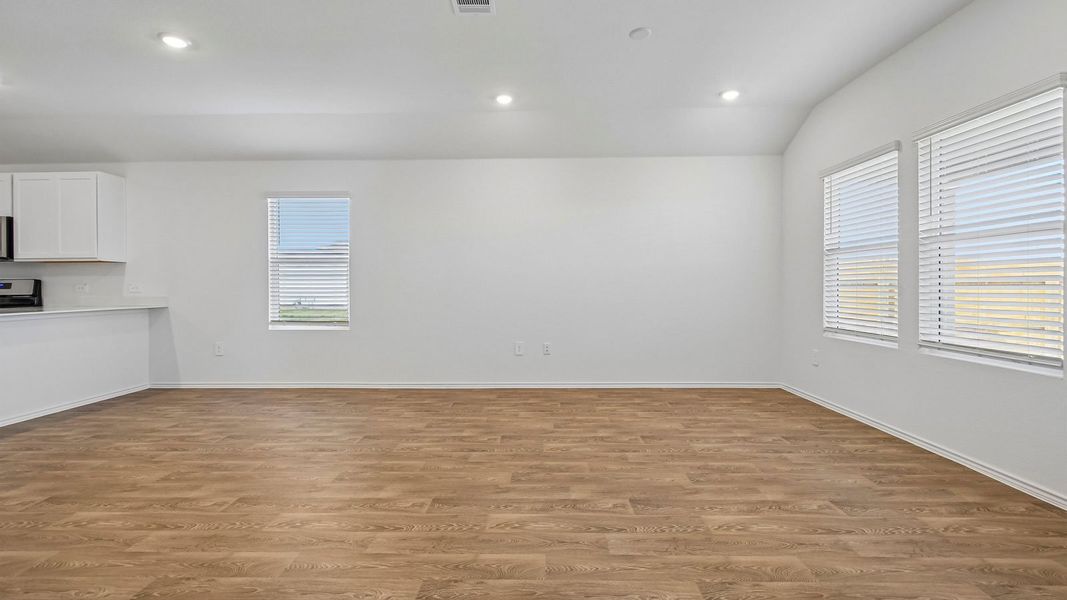 Spacious, unfurnished interior of a new home in Durango, Mustang Ridge (Image 24).