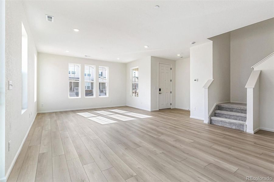 Spacious, unfurnished interior of a new home in Turnberry, Commerce City (Image 25).