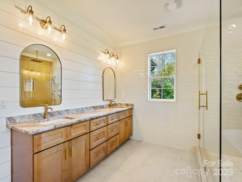 Primary Bathroom - Shiplap Wall