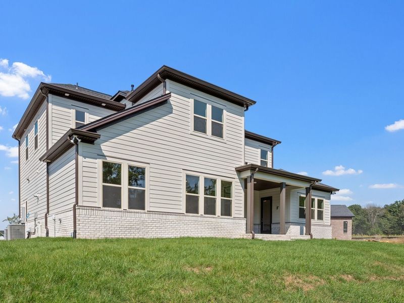 Exterior details and patio area of a home in Shelton Square, Murfreesboro (Image 32).