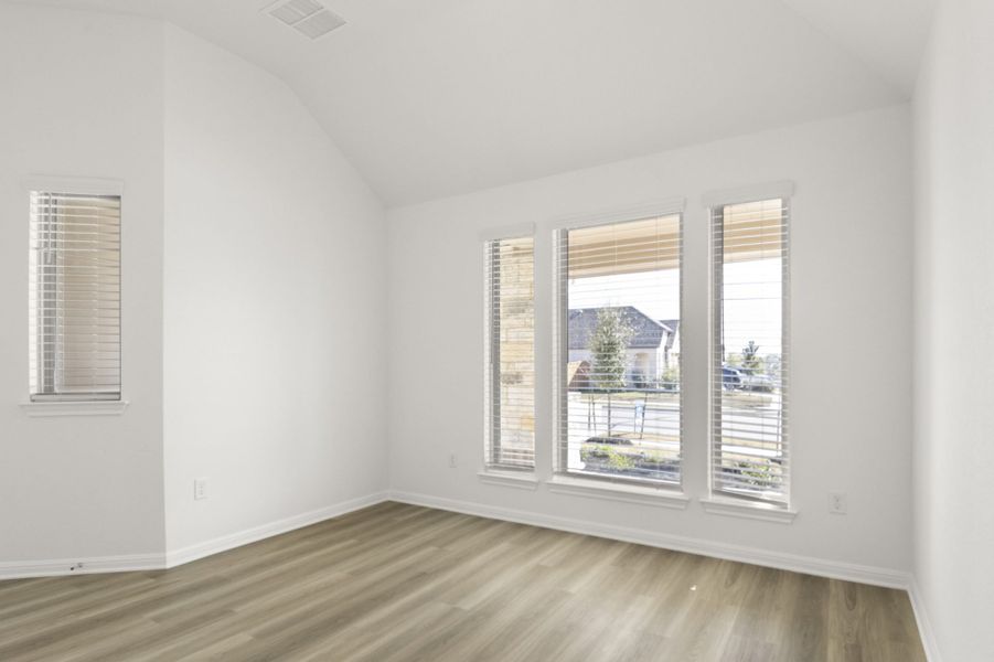 Spacious, unfurnished interior of a new home in Crosswinds, Kyle (Image 16).