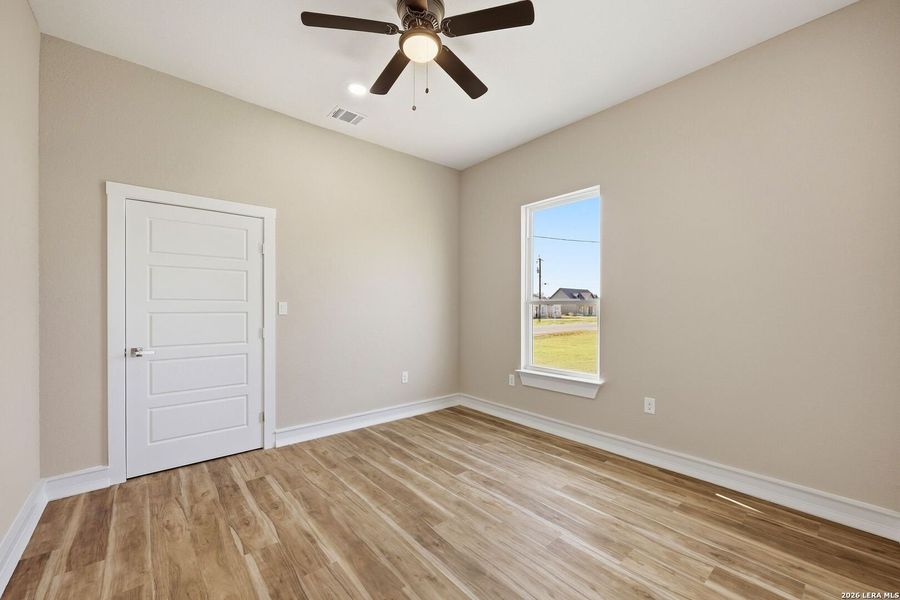 Spacious, unfurnished interior of a new home in , Atascosa (Image 36).