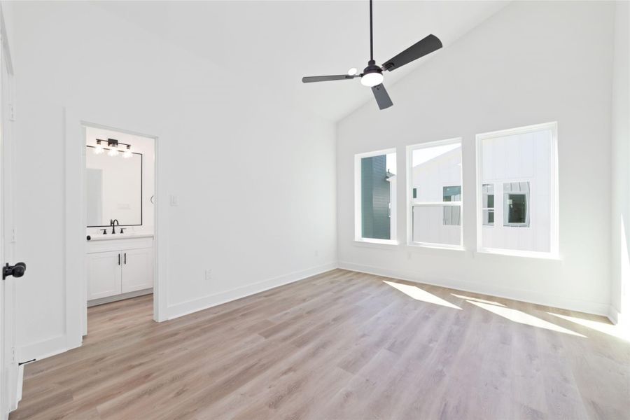 Primary Bedroom with 2 Seprate Walk-in Closets Primary Bedroom with 2 Seprate Walk-in Closets