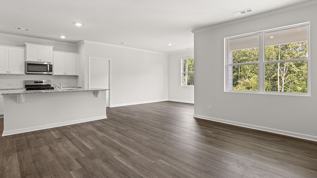 Spacious, unfurnished interior of a new home in Oaks at Cedar Grove, Fairburn (Image 20).