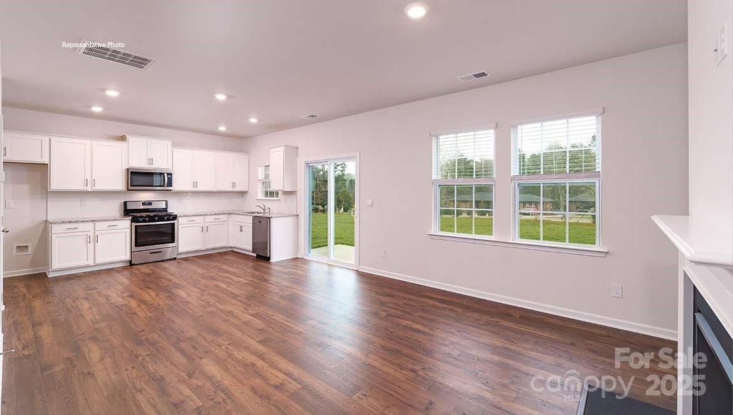 Spacious, unfurnished interior of a new home in Clark Creek Landing, Lincolnton (Image 15).