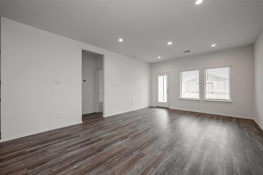 Spacious, unfurnished interior of a new home in Breckenridge Forest, Spring (Image 33).