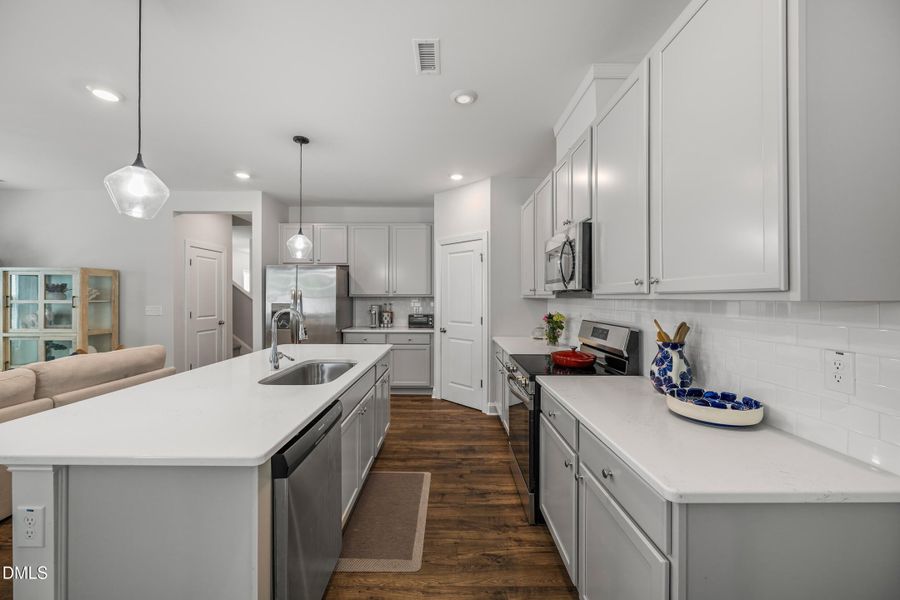 12 -530 barrington row ave, interior, ki