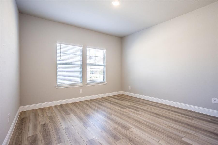 Spacious, unfurnished interior of a new home in , Corinth (Image 21).