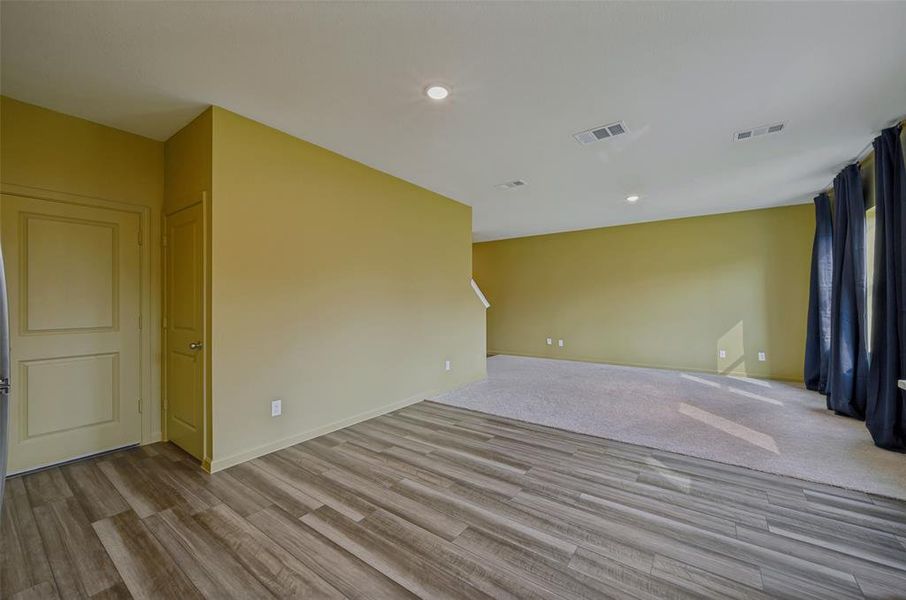 Spacious, unfurnished interior of a new home in Creekview Fossil Ridge, Pilot Point (Image 16).
