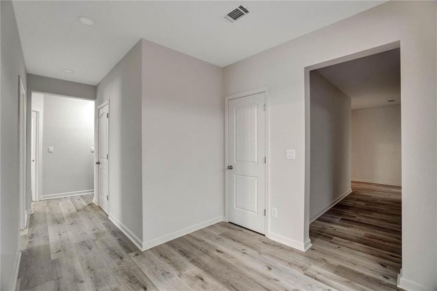 Spacious, unfurnished interior of a new home in Thompson Ridge, Dallas (Image 61). Spacious, unfurnished interior of a new home in Thompson Ridge, Dallas (Image 61).