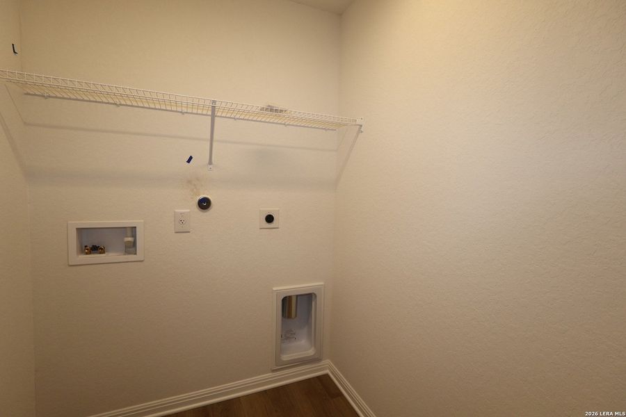 Spacious, unfurnished interior of a new home in Verano Farms, San Antonio (Image 18).