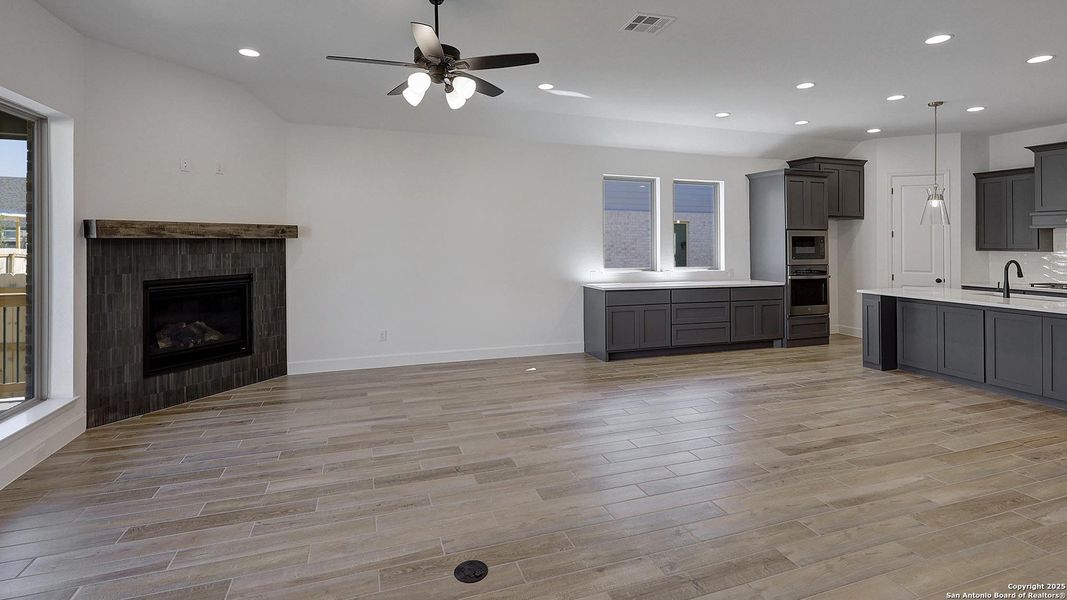 Spacious, unfurnished interior of a new home in Corley Farms 50', Boerne (Image 19).