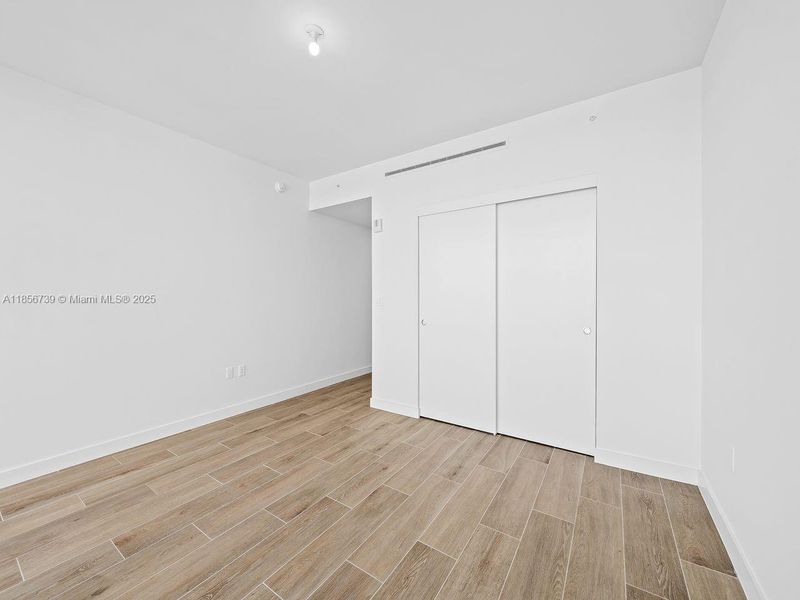 Spacious, unfurnished interior of a new home in Casamar, Pompano Beach (Image 23).