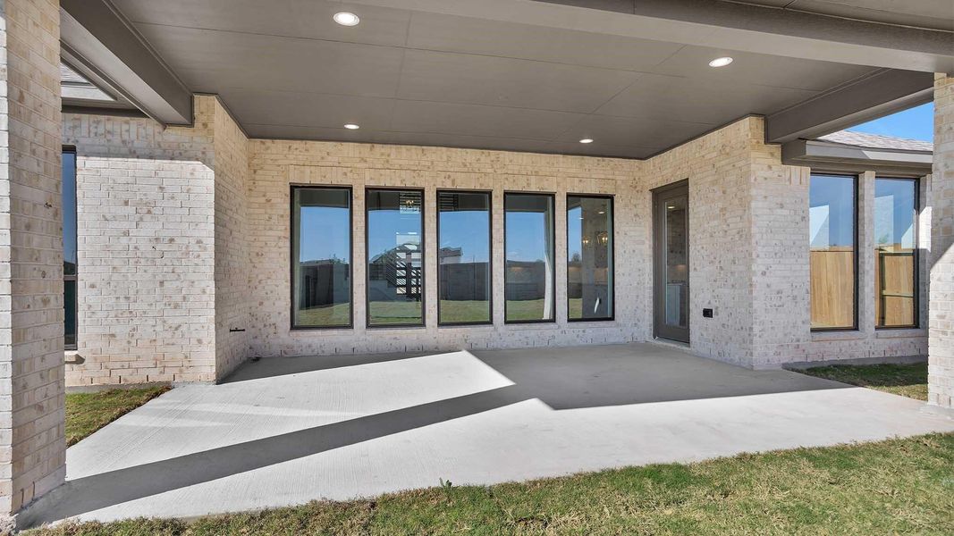 Exterior details and patio area of a home in Jordan Ranch 65', Fulshear (Image 3).