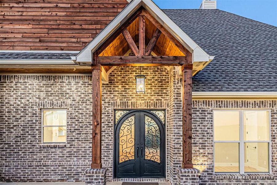 Exterior details and patio area of a home in , Decatur (Image 3).