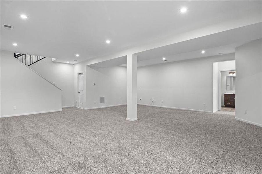 Spacious, unfurnished interior of a new home in Laurel Farms, Dallas (Image 31).