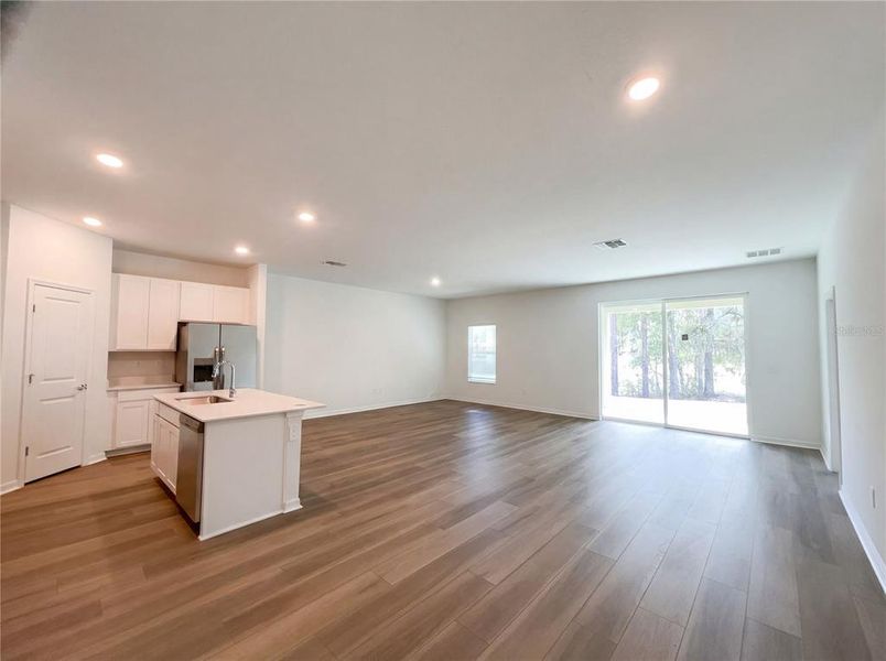 Spacious, unfurnished interior of a new home in Grand Park, Dunnellon (Image 19).