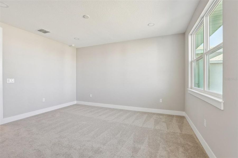 Spacious, unfurnished interior of a new home in Lagoon Residences at Epperson, Wesley Chapel (Image 27).