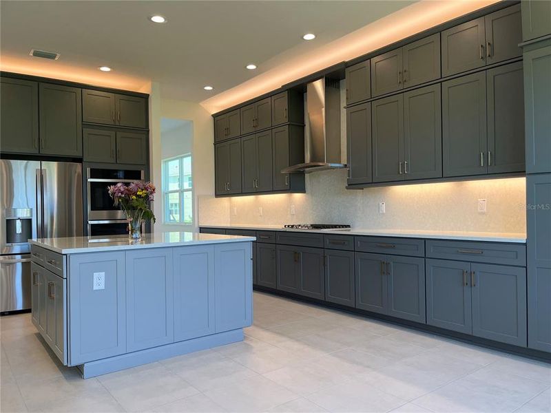 Spacious, unfurnished interior of a new home in , Wesley Chapel (Image 16).